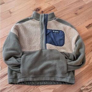 Columbia Olive Green & Cream Sherpa Pullover with Navy Chest Pocket